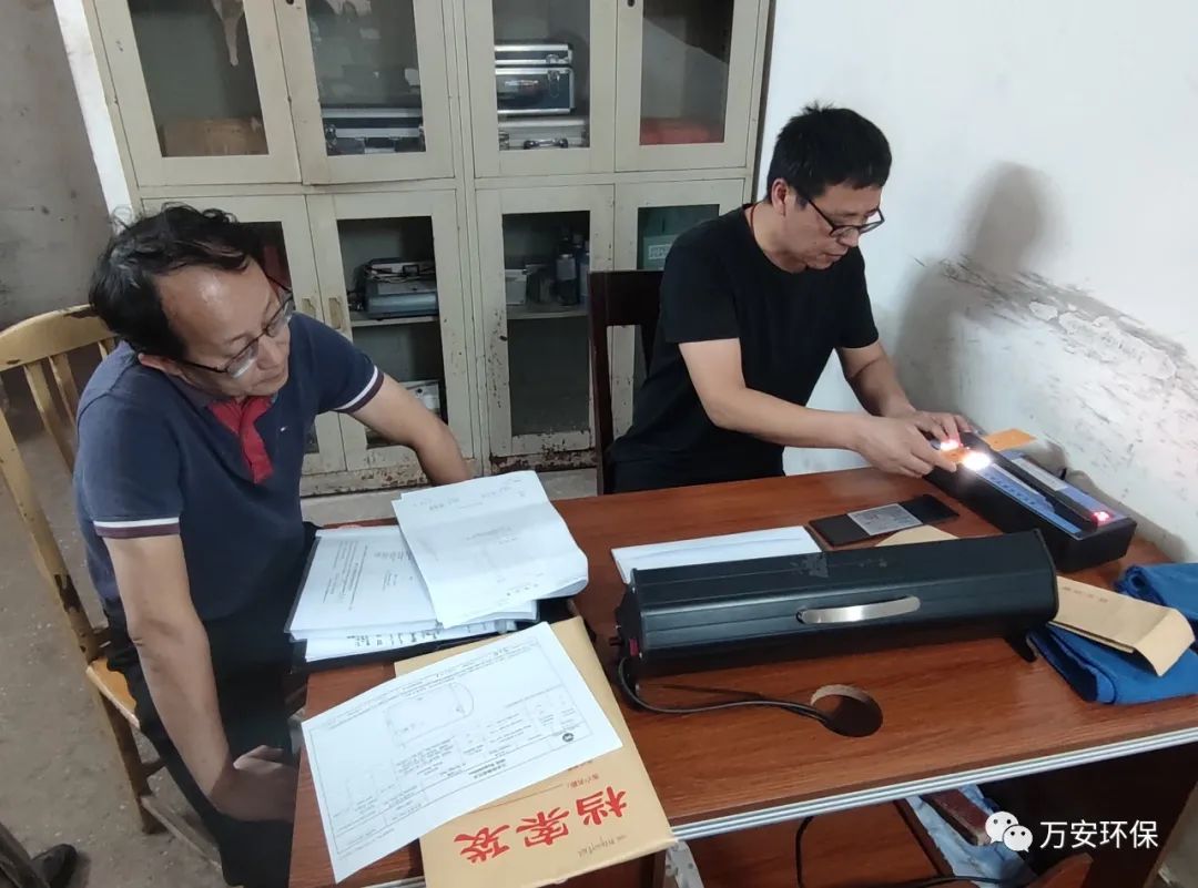 無縫氣瓶生產商,密閉取樣器,自動切水器,截油排水器 圖片