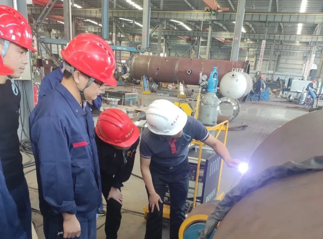 無縫氣瓶生產商,密閉取樣器,自動切水器,截油排水器 圖片